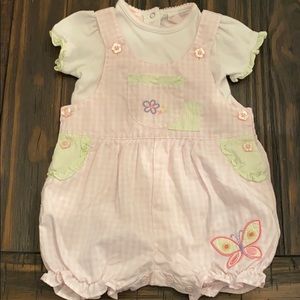 Short overalls and onesie